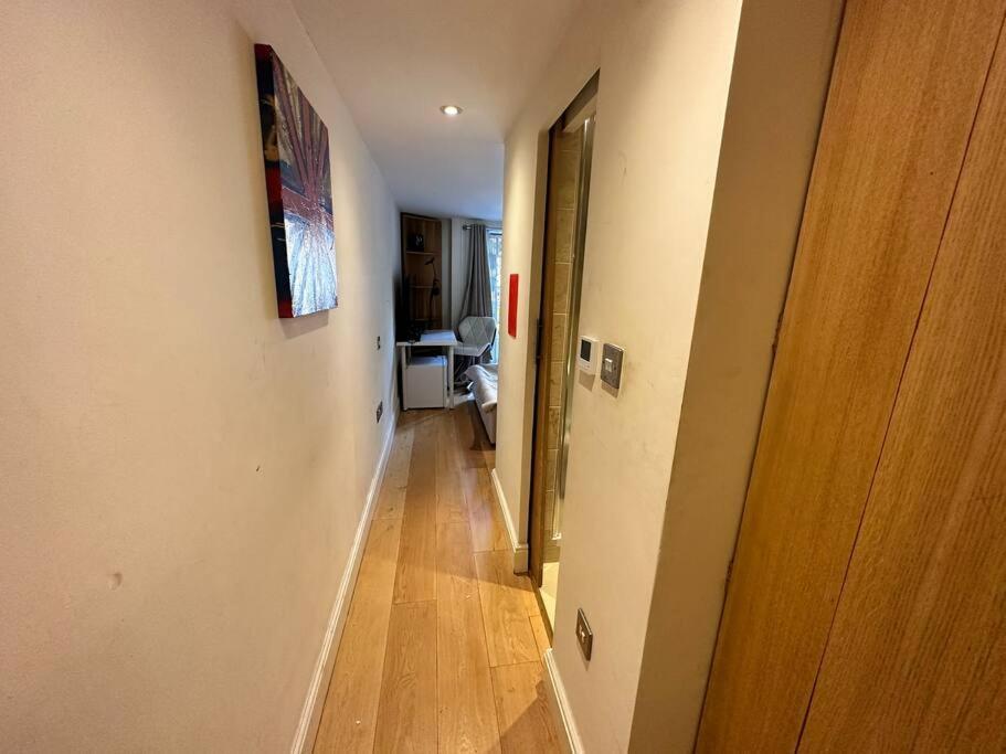 Grade Ii Listed Balconied 3-bed Mezzanine Kensington Flat Appartamento