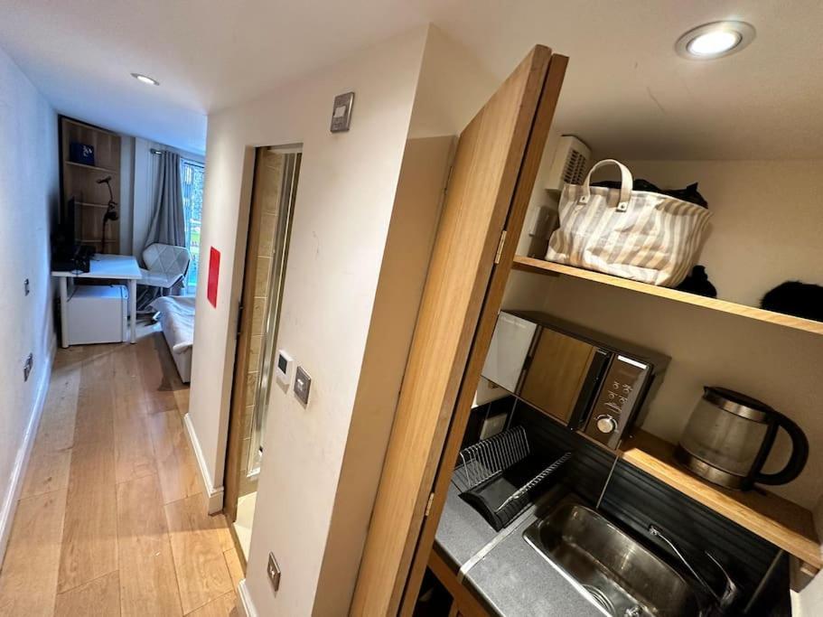 Grade Ii Listed Balconied 3-bed Mezzanine Kensington Flat Appartamento *