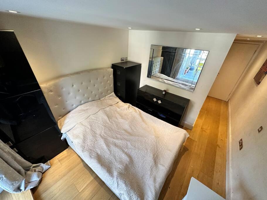 Grade Ii Listed Balconied 3-bed Mezzanine Kensington Flat Londra