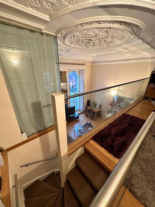 Grade Ii Listed Balconied 3-bed Mezzanine Kensington Flat Appartamento Londra