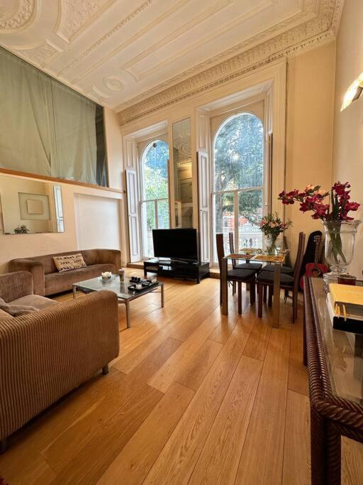 Grade Ii Listed Balconied 3-bed Mezzanine Kensington Flat *