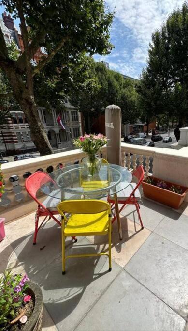 Grade Ii Listed Balconied 3-bed Mezzanine Kensington Flat Appartamento *