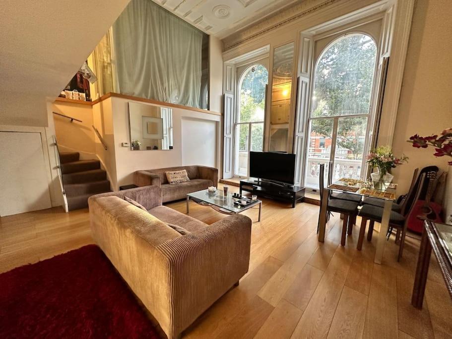Grade Ii Listed Balconied 3-bed Mezzanine Kensington Flat Appartamento *