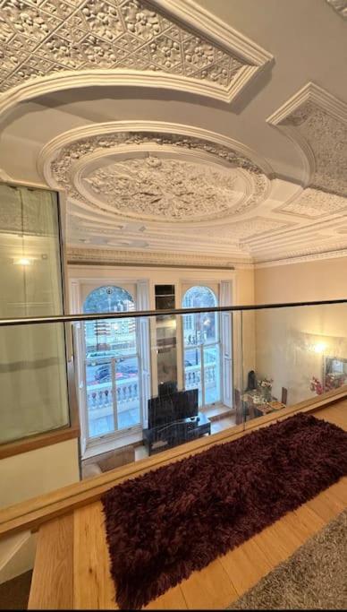 Grade Ii Listed Balconied 3-bed Mezzanine Kensington Flat *