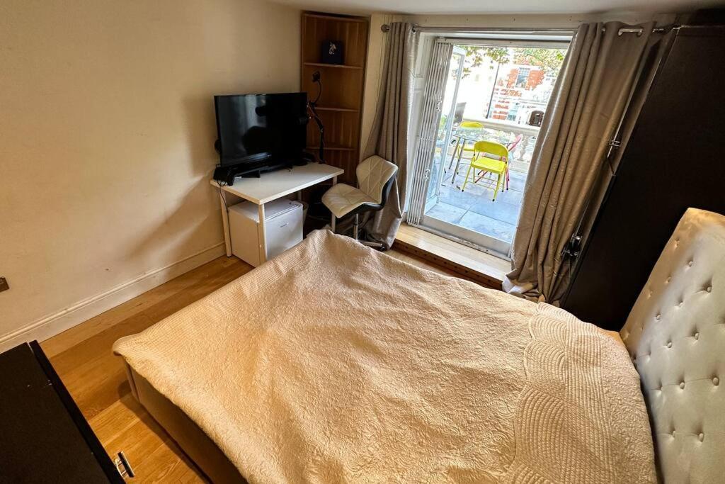 Grade Ii Listed Balconied 3-bed Mezzanine Kensington Flat Appartamento